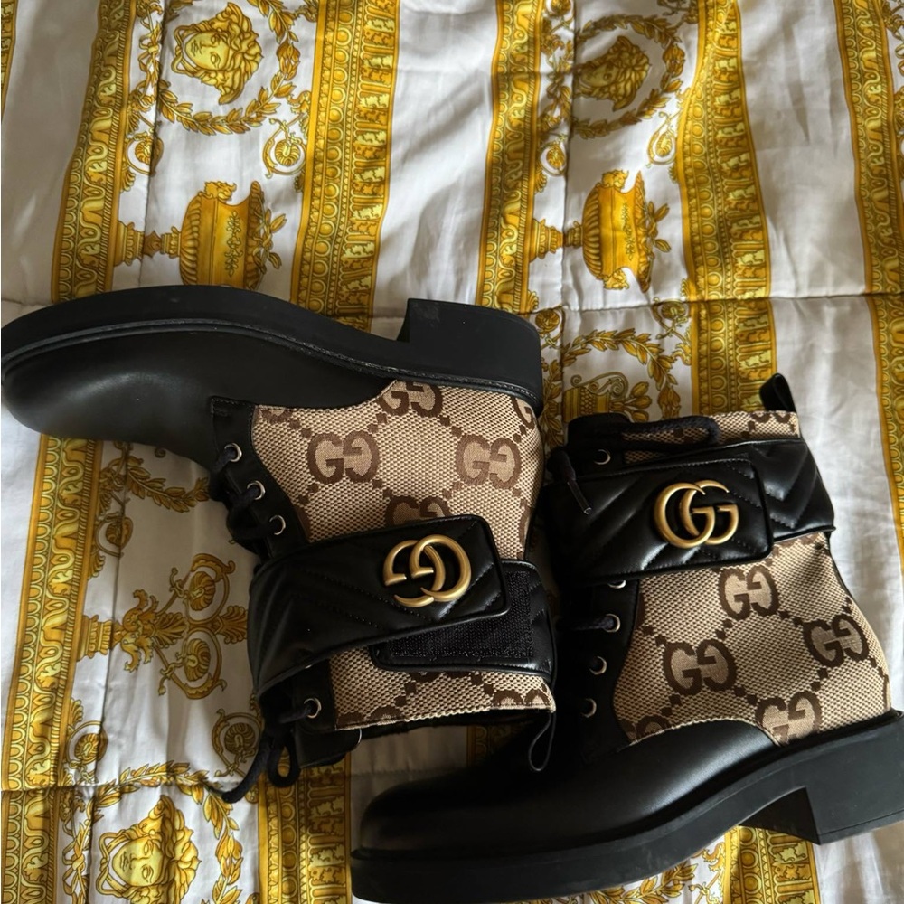 Gucci Beige and Black GG Logo Boots - Picture 3 of 3